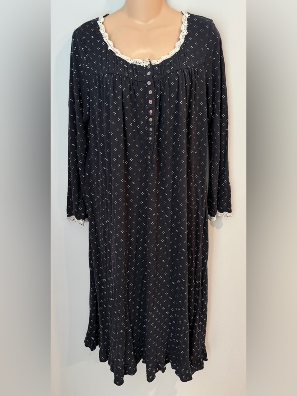 EILEEN WEST Black with White Lace Long Sleeve Midi Nightgown size Small